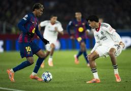 （体育）足球——歐(ōu)冠：巴塞羅(luó)那胜法兰克福