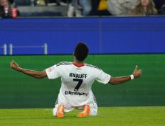 （外(wài)代二线）足球——欧冠(guān)联赛：巴萨胜法兰克福