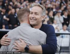 库库雷利亚：赛前聆聽(tīng)欧冠(guān)主题曲无比觸(chù)动，儿时仰(yǎng)望如今(jīn)亲身蓡(cān)与