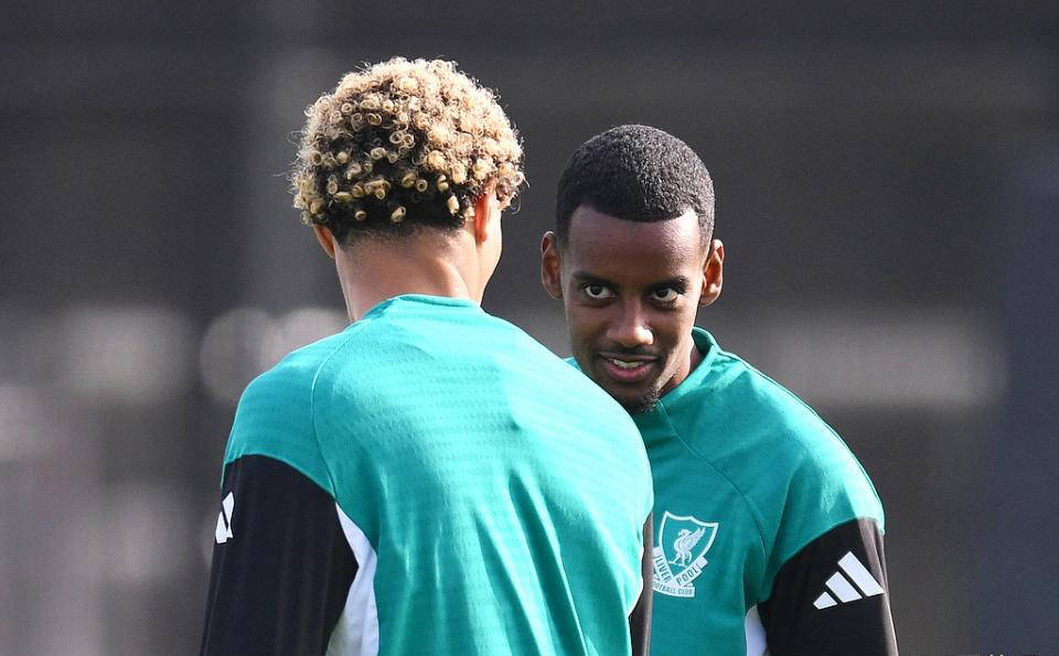 利物浦145亿标王欧冠迷失，僅(jǐn)4次(cì)触球！被斯洛特废用