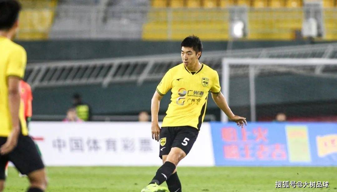 大鱼!中甲球(qiú)队报价歐(ōu)冠球(qiú)队前锋:28岁1米9,歐(ōu)冠11场1球(qiú)