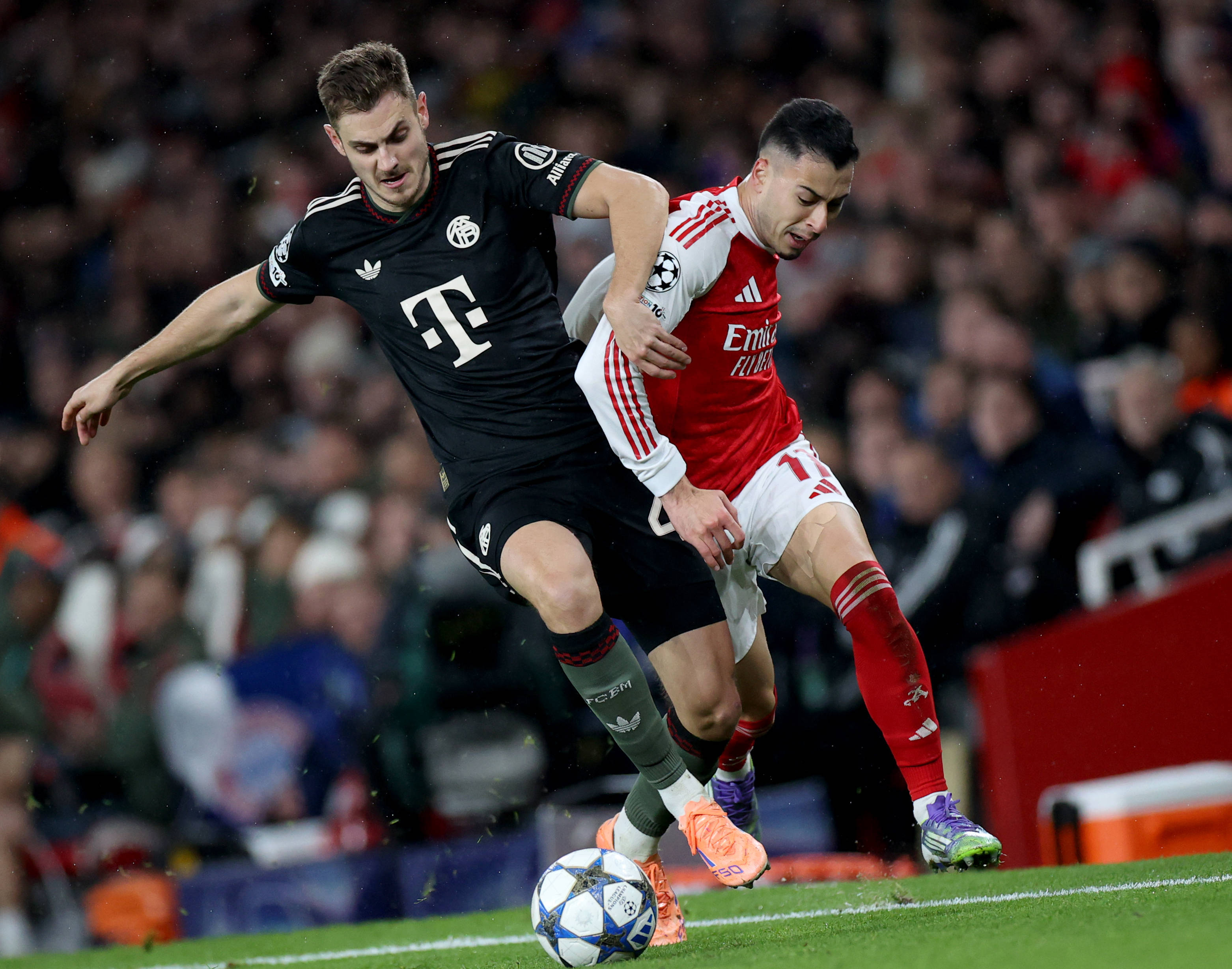 (体育)足(zú)球——歐(ōu)冠:阿森纳勝(shèng)拜(bài)仁慕尼黑