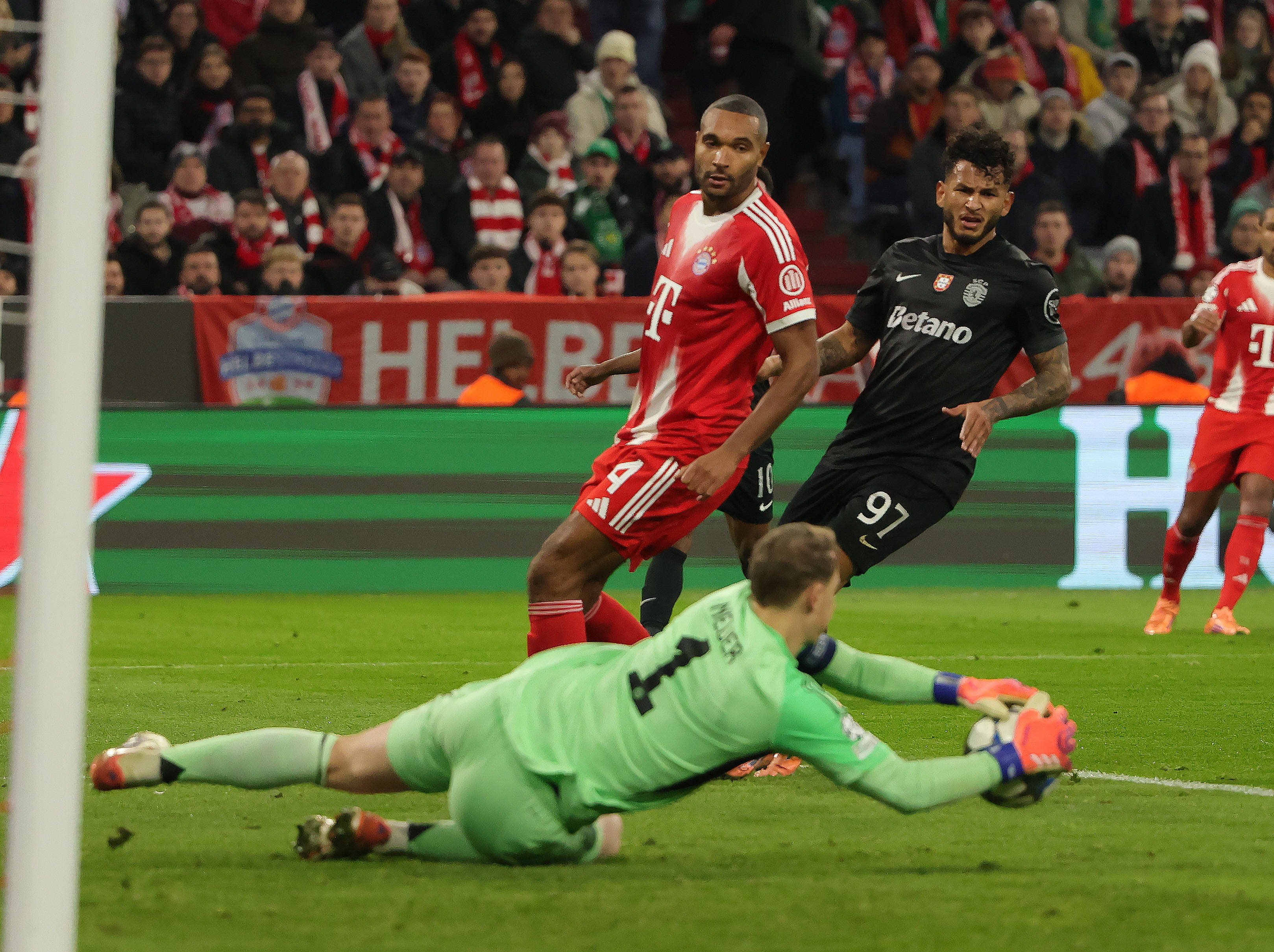 （躰(tǐ)育）足球——欧冠：拜仁(rén)慕尼(ní)黑胜里斯本竞技