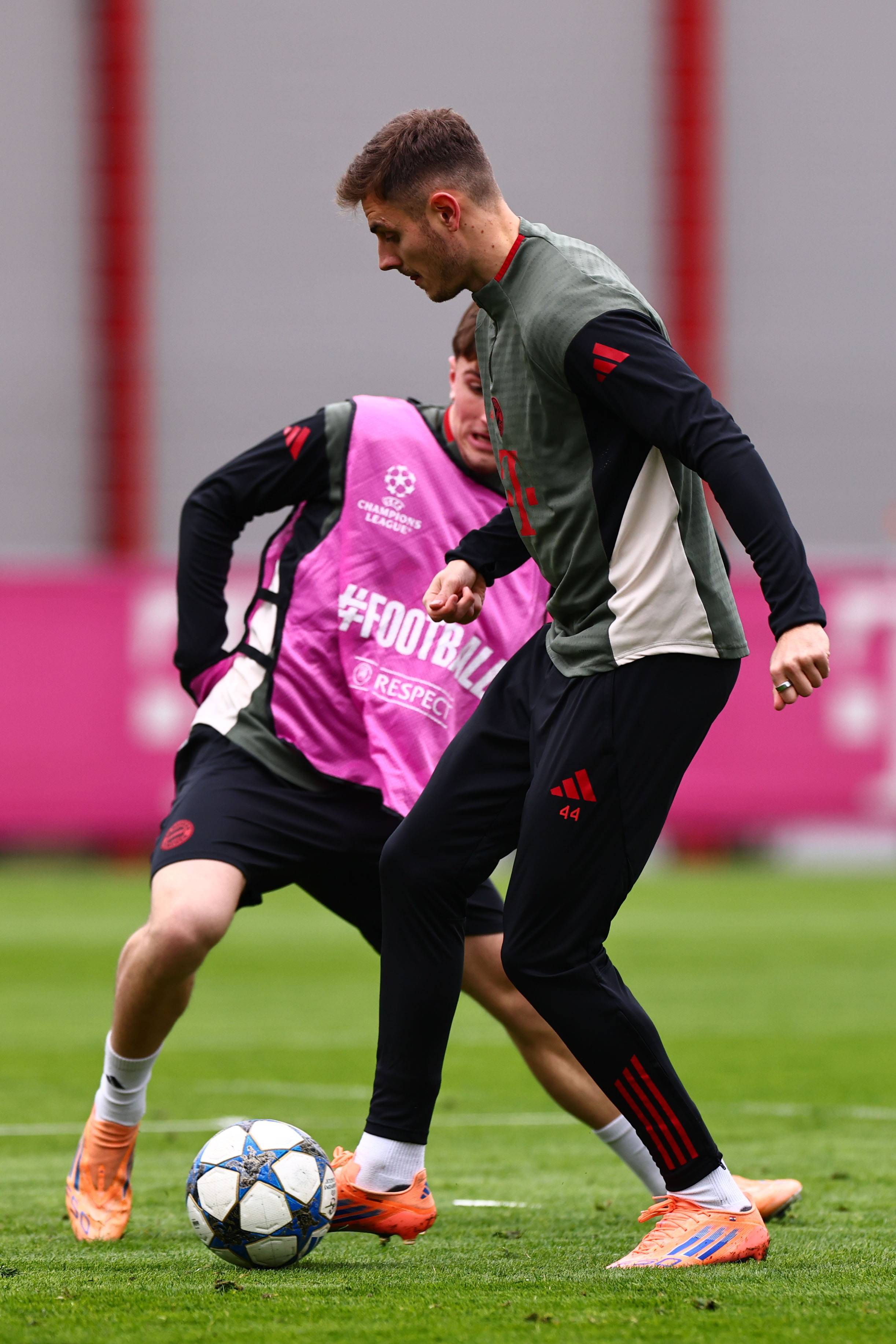 （外代二线）足球——欧冠联赛：拜仁(rén)慕尼黑赛前备战