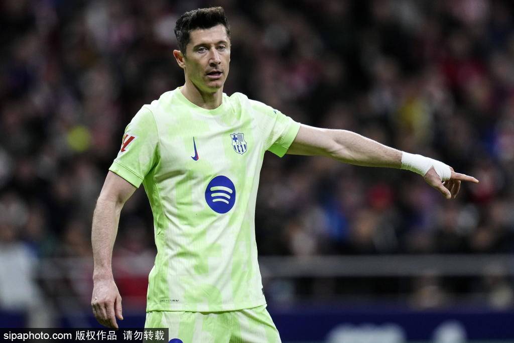 基米希乌龙！拜仁上次在欧冠乌龙，还是8-2巴萨一(yī)役的阿拉巴