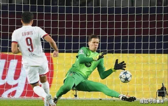 欧冠绝杀陷 VAR 爭(zhēng)议！反转证球合法(fǎ)，PSG 赢巴萨冲欧冠卫冕