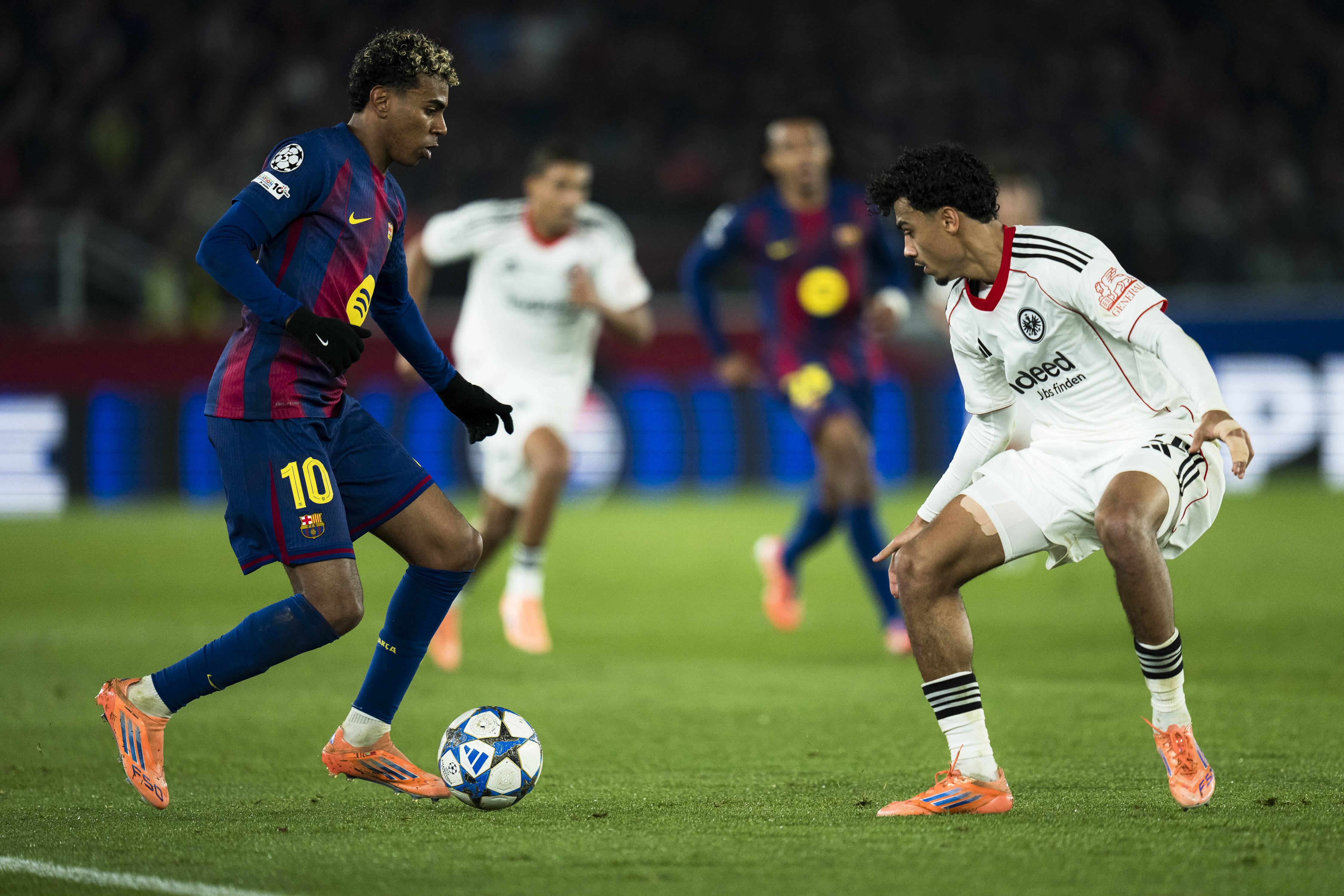 （体育）足球——歐(ōu)冠：巴塞羅(luó)那胜法兰克福