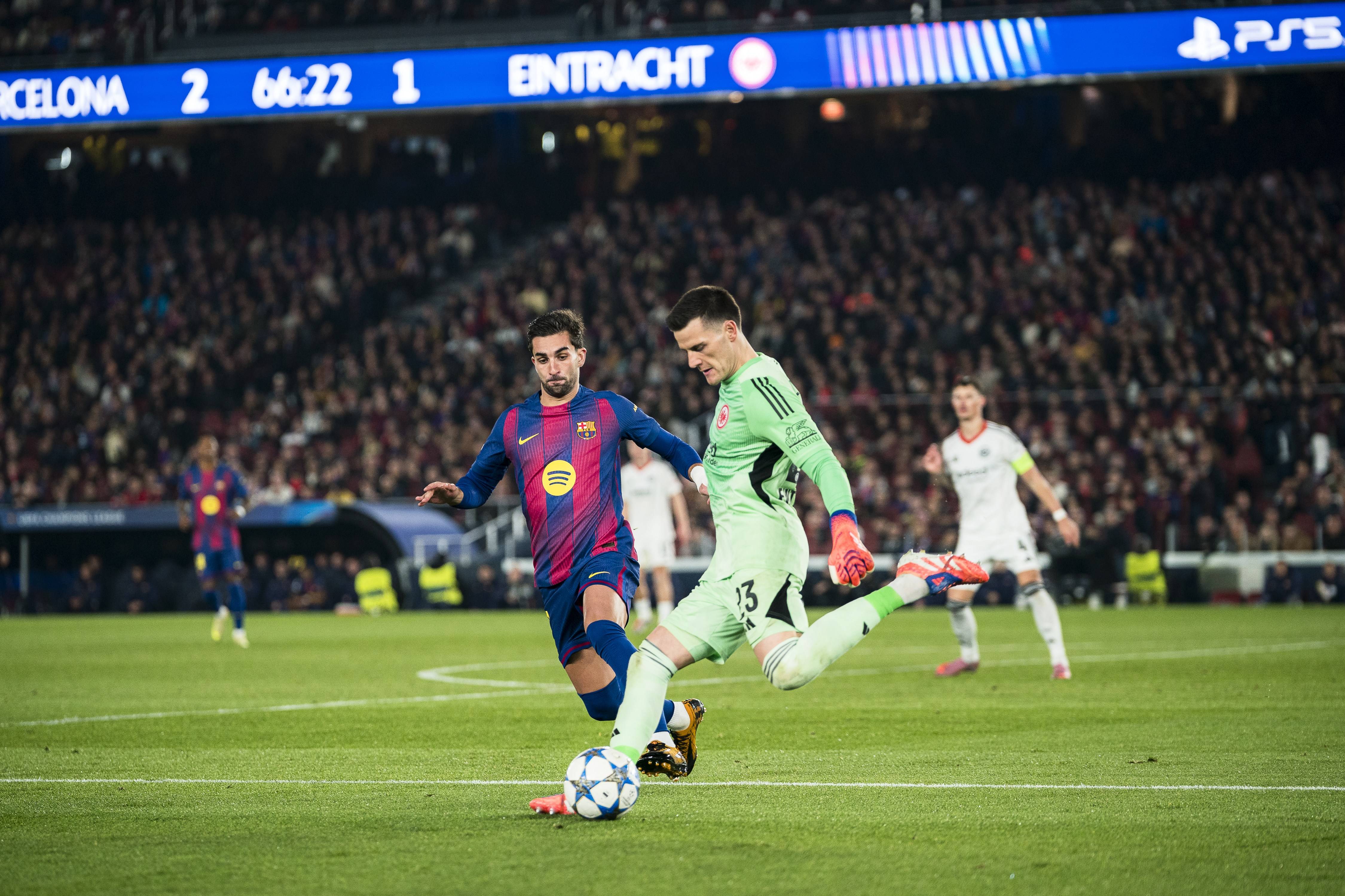 （体育）足球——歐(ōu)冠：巴塞羅(luó)那胜法兰克福