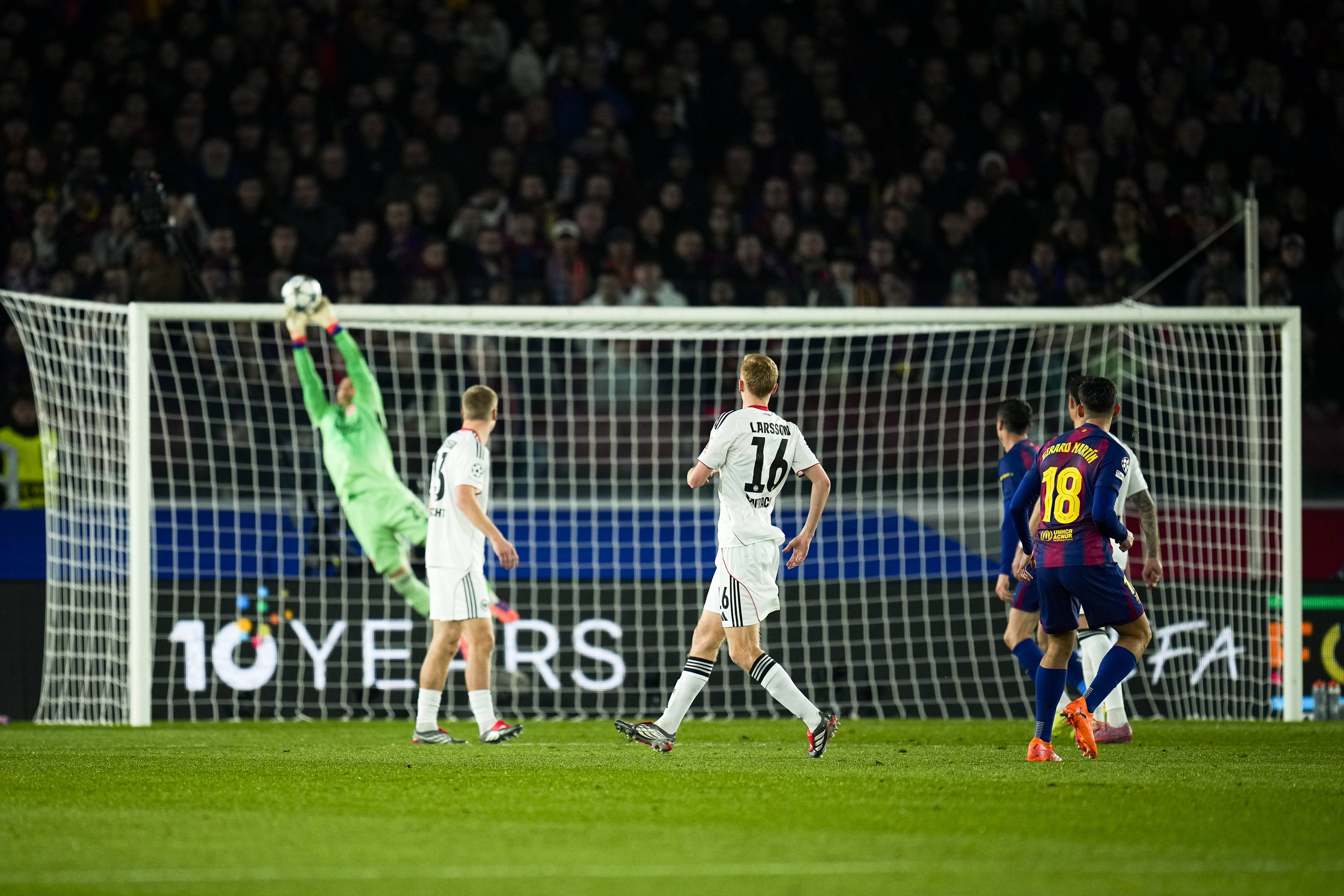 （体育）足球——歐(ōu)冠：巴塞羅(luó)那胜法兰克福