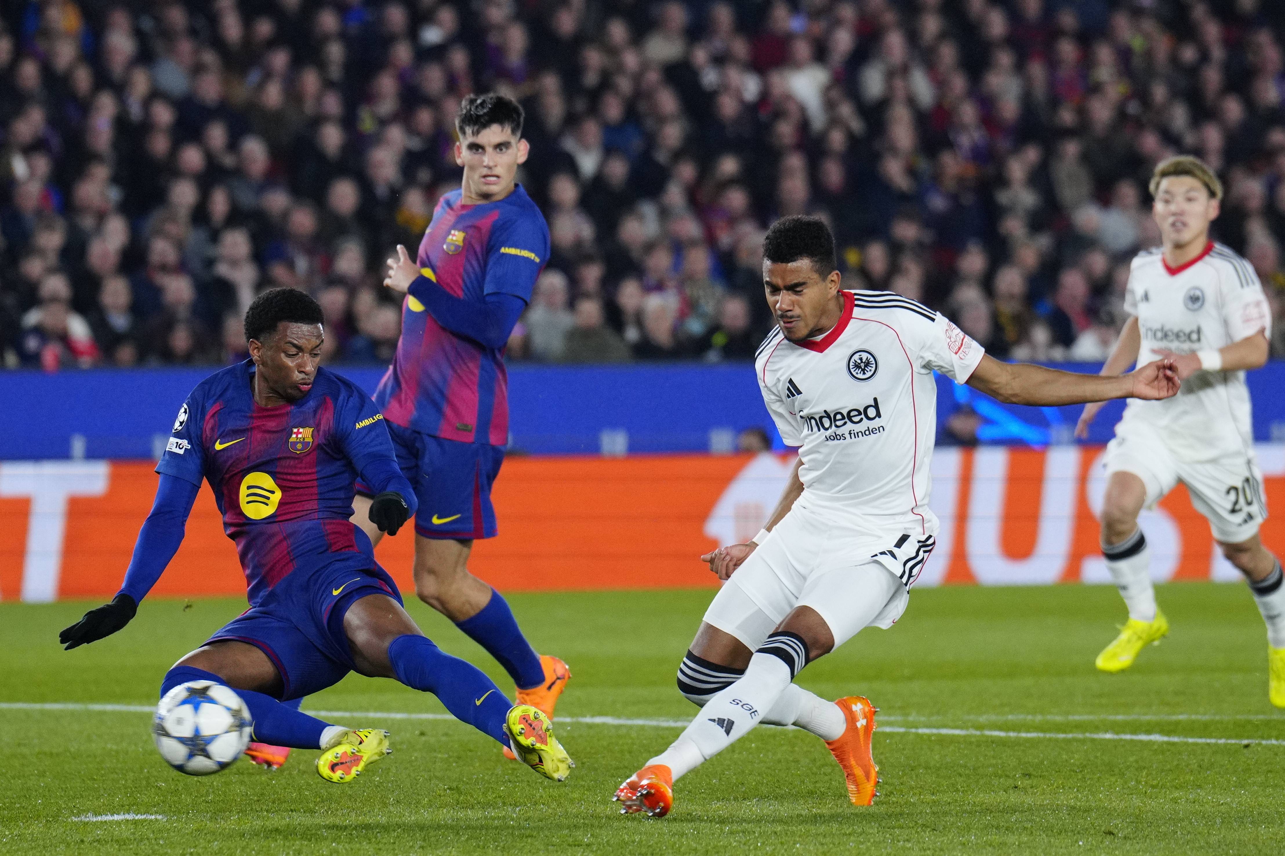 (外(wài)代二线)足球——欧冠(guān)联赛:巴萨胜法兰克福