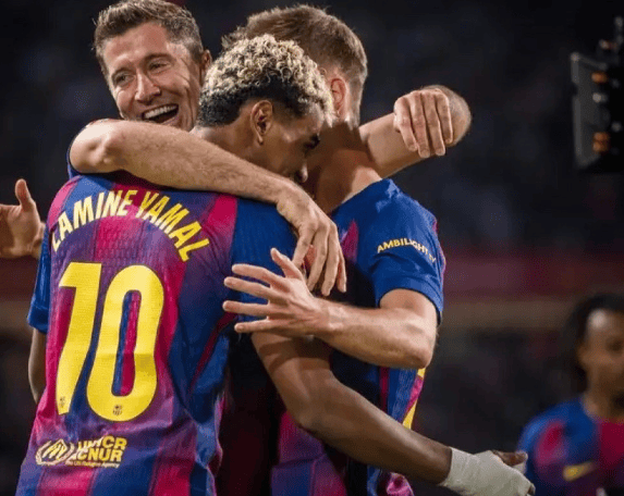 欧冠巴萨VS大巴黎:弗里克最强出击,亚马尔+拉师傅领衔,莱万冲锋