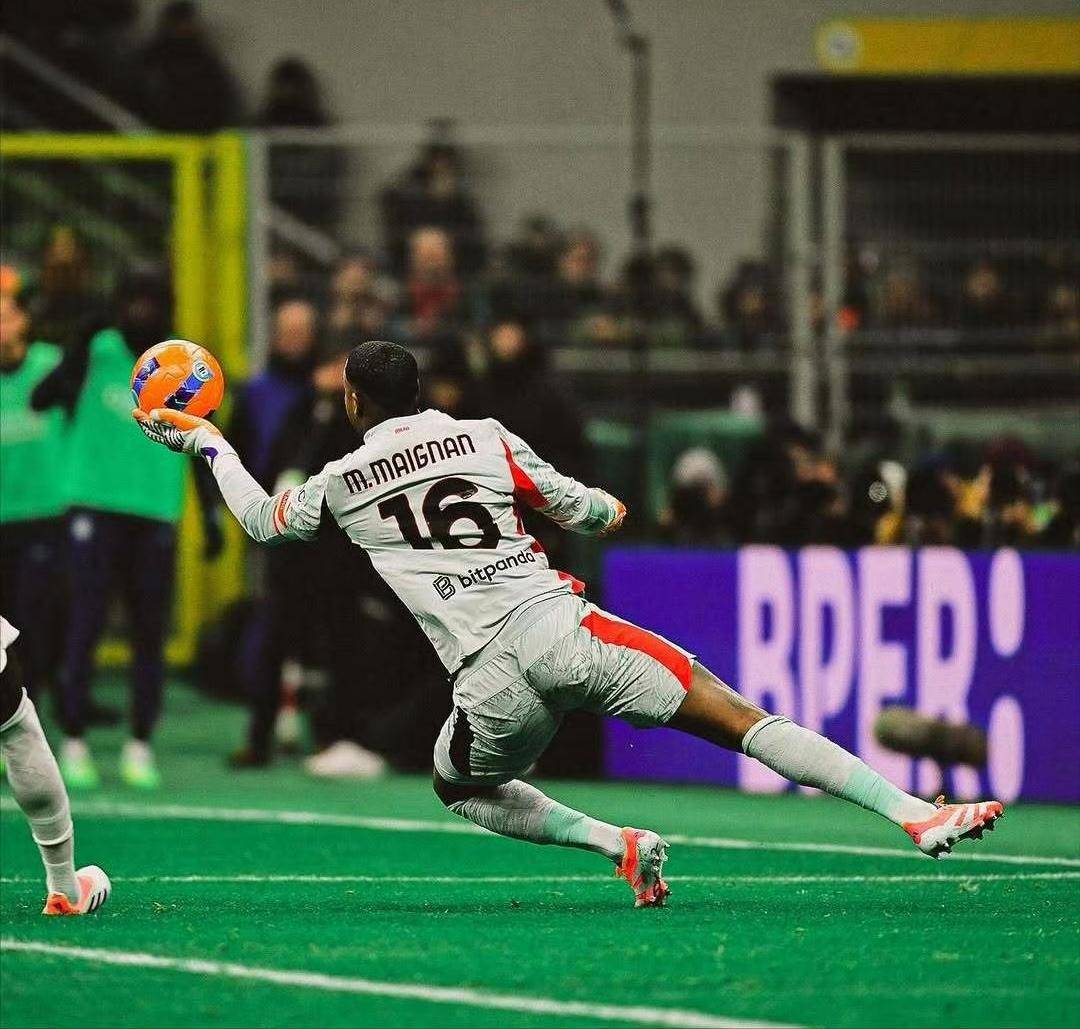 迈尼昂重回巅峰,守門(mén)员教练功(gōng)不可没,富拉尼出尔反尔致(zhì)续约停摆