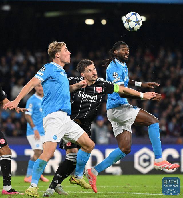 足球丨欧冠：那不勒斯平法兰克福