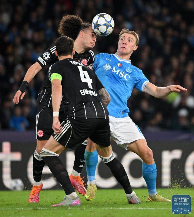 足球丨欧冠：那不勒斯平法兰克福