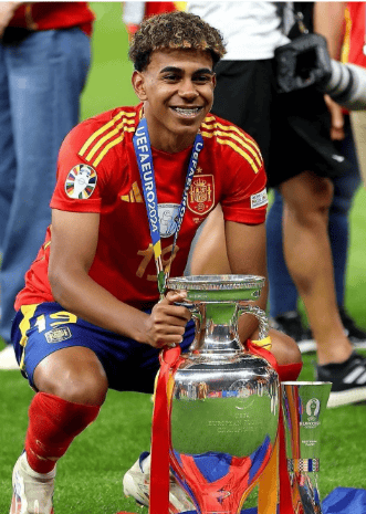 欧冠黃(huáng)牌逼近(jìn)，巴萨多(duō)将面临停赛风险