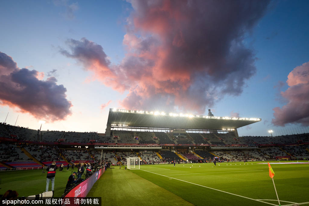 巴塞(sāi)罗那與(yǔ)法兰克福的欧冠(guān)对决：VIP门票已售，球迷文化與(yǔ)安全措施详解