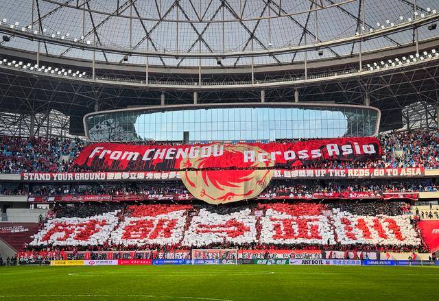 成都蓉(róng)城主场迎(yíng)战马超冠军 凤凰山亚冠大(dà)型TIFO展现“热辣滚烫”