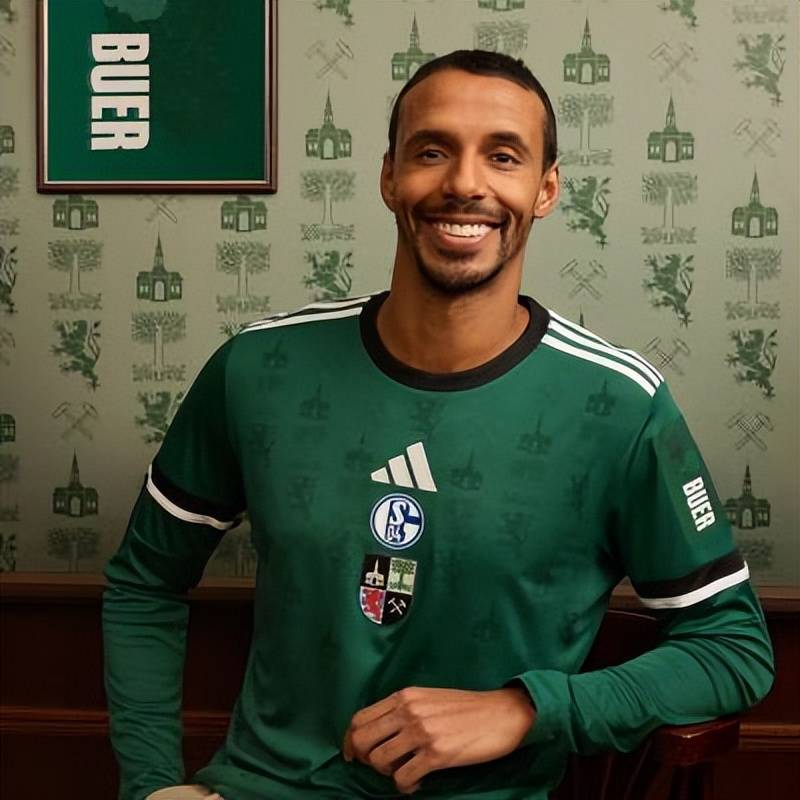 沙尔克04队发布特别版球衣(yī)