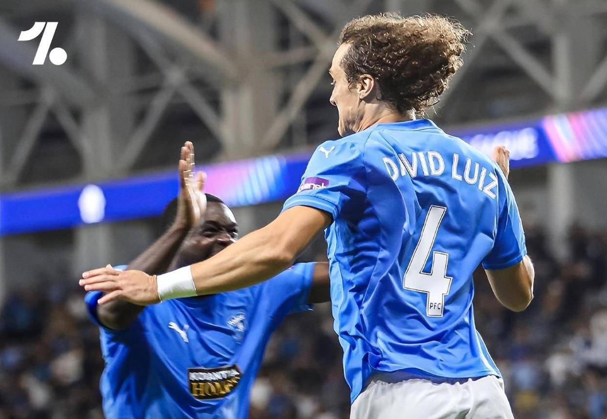 欧冠史詩(shī)一夜！3.7萬(wàn)人口小城炸了！队史首胜+縂(zǒng)奖金2460萬(wàn)